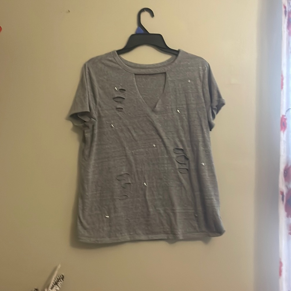 Grey v neck distressed shirt XL
